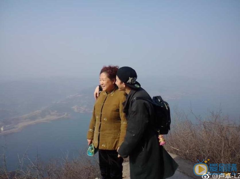 卢卓家人合照 卢卓高清写真_卢卓高清剧照
