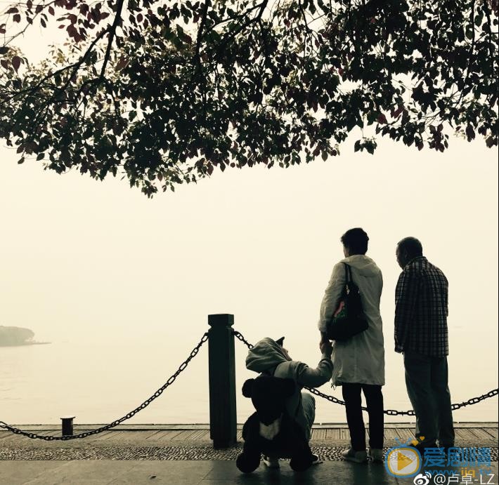 卢卓家人合照 卢卓高清写真_卢卓高清剧照
