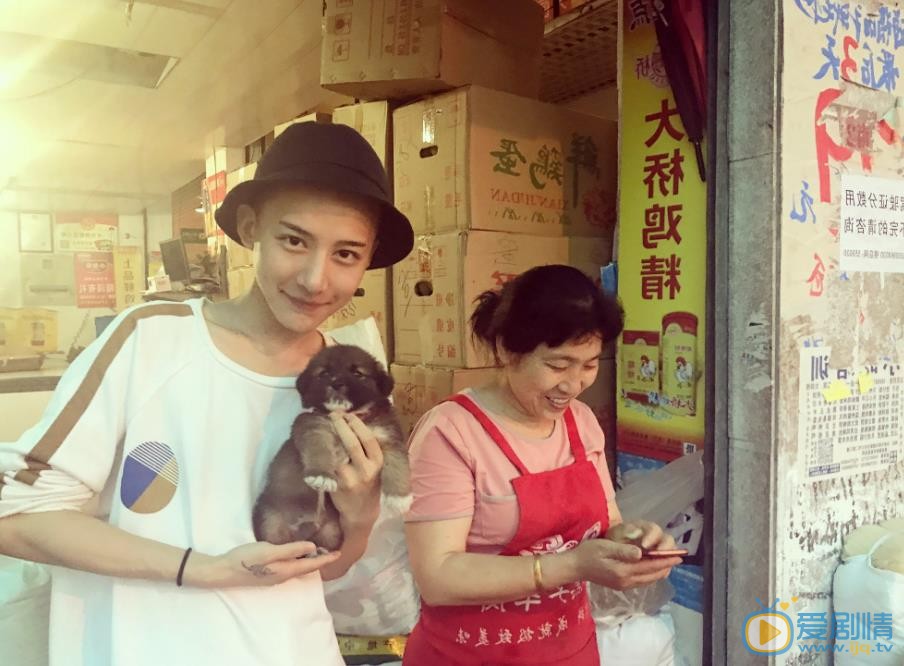 卢卓家人合照 卢卓高清写真_卢卓高清剧照
