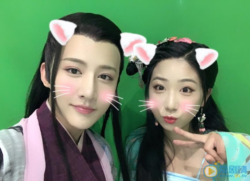 卢卓片场自拍照 卢卓高清写真_卢卓高清剧照