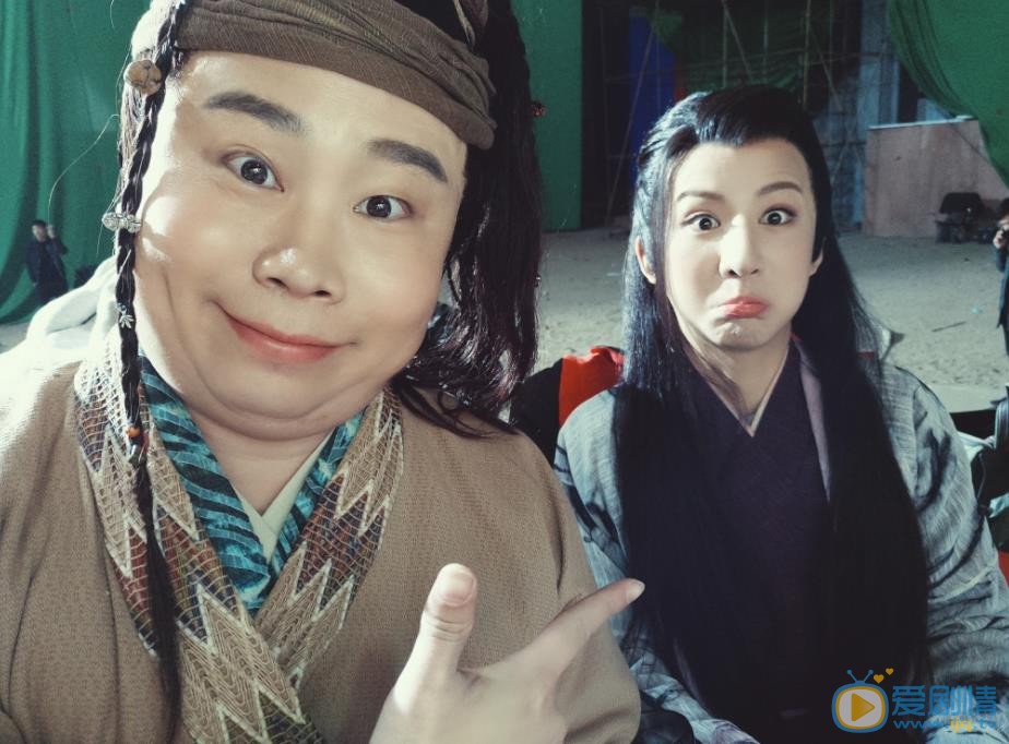 卢卓片场自拍照 卢卓高清写真_卢卓高清剧照