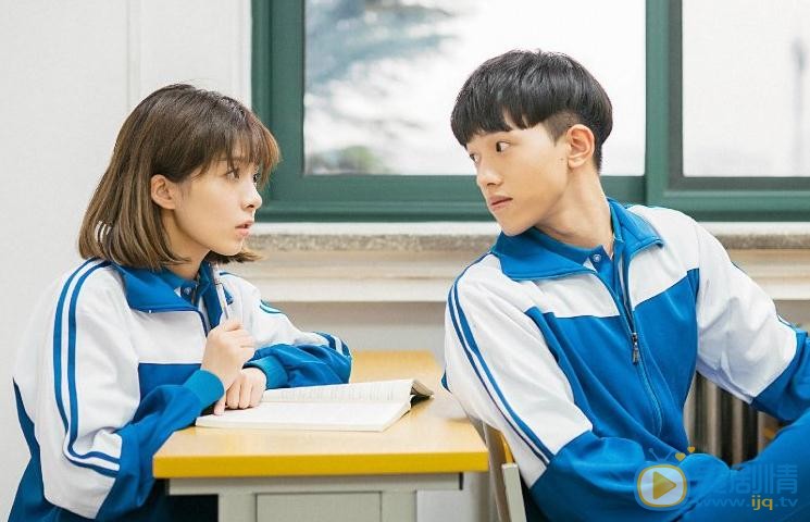 王玲玉校服情侣写真 王玲玉高清写真_王玲玉高清剧照