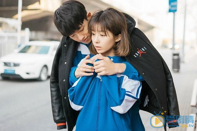 王玲玉校服情侣写真 王玲玉高清写真_王玲玉高清剧照