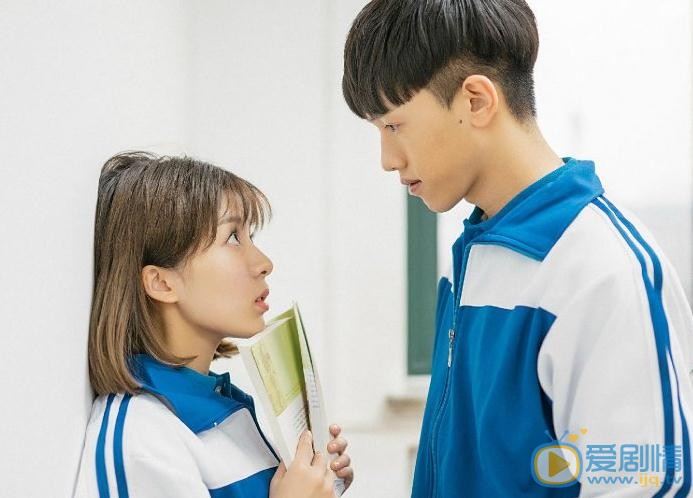 王玲玉校服情侣写真 王玲玉高清写真_王玲玉高清剧照