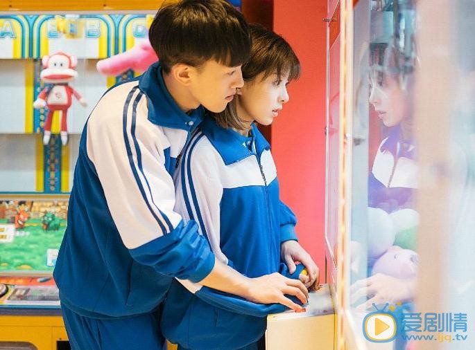 王玲玉校服情侣写真 王玲玉高清写真_王玲玉高清剧照