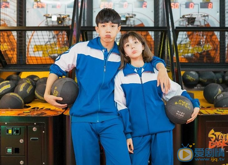 王玲玉校服情侣写真 王玲玉高清写真_王玲玉高清剧照