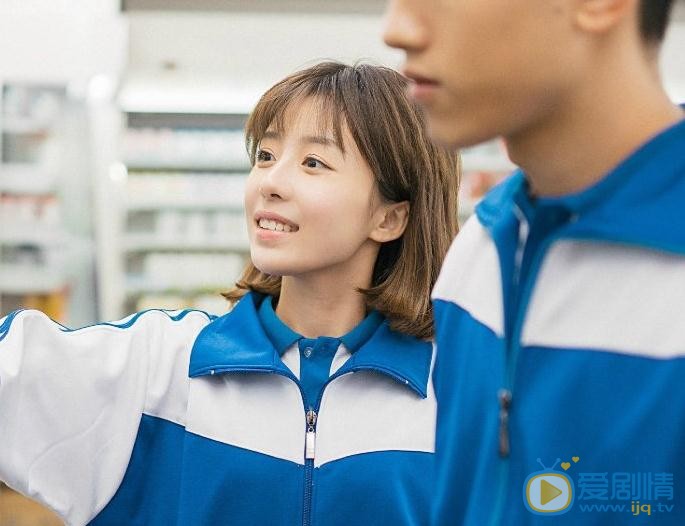 王玲玉校服情侣写真 王玲玉高清写真_王玲玉高清剧照