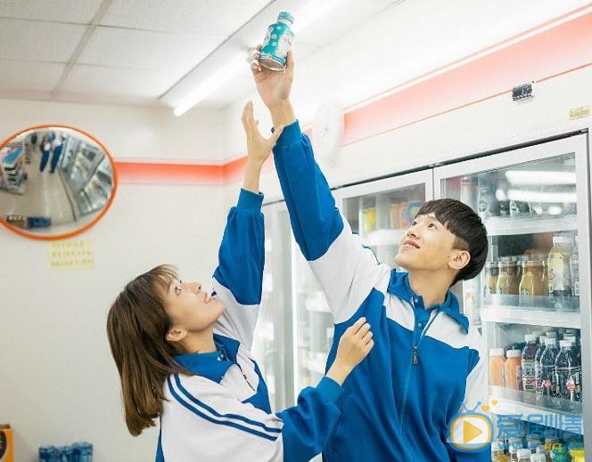 王玲玉校服情侣写真 王玲玉高清写真_王玲玉高清剧照