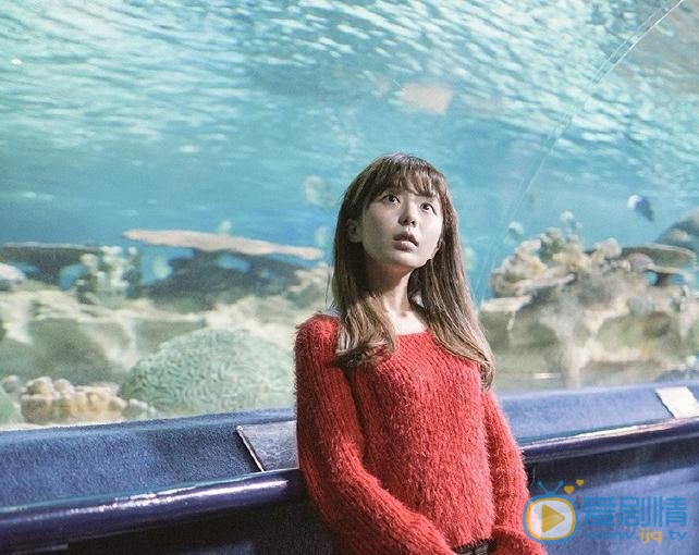 王玲玉红色写真 王玲玉高清写真_王玲玉高清剧照