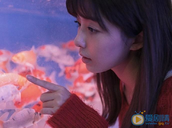 王玲玉红色写真 王玲玉高清写真_王玲玉高清剧照