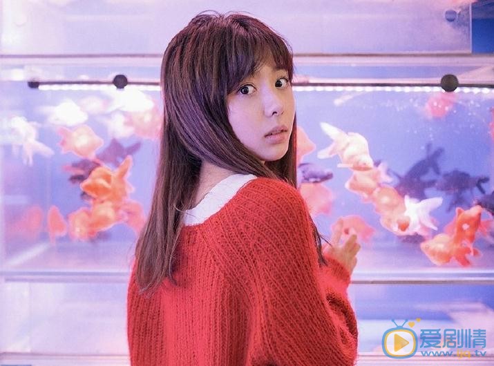 王玲玉红色写真 王玲玉高清写真_王玲玉高清剧照