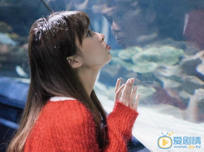 王玲玉红色写真 王玲玉高清写真_王玲玉高清剧照