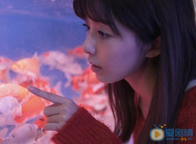 王玲玉红色写真 王玲玉高清写真_王玲玉高清剧照