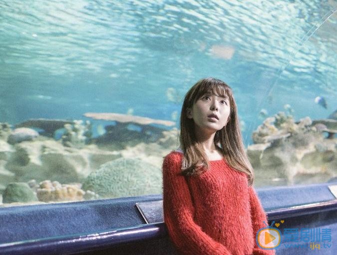 王玲玉红色写真 王玲玉高清写真_王玲玉高清剧照