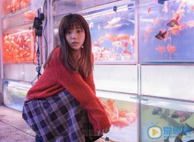 王玲玉红色写真 王玲玉高清写真_王玲玉高清剧照
