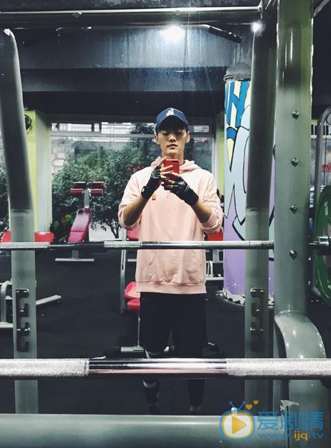 李柄辉生活照 李柄辉高清写真_李柄辉高清剧照