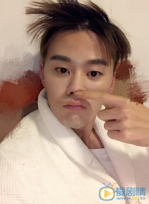 李柄辉生活照 李柄辉高清写真_李柄辉高清剧照