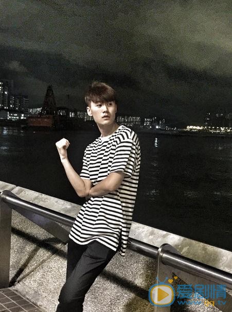 李柄辉生活照 李柄辉高清写真_李柄辉高清剧照