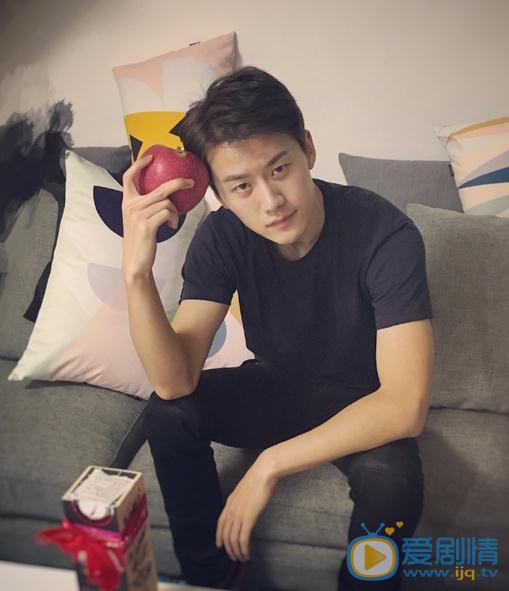 李柄辉生活照 李柄辉高清写真_李柄辉高清剧照