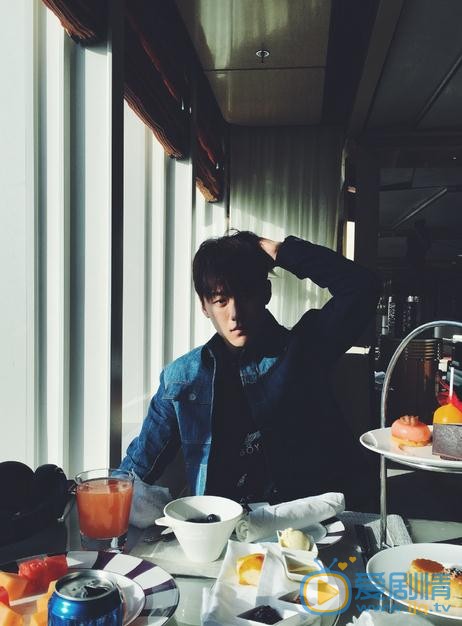 李柄辉生活照 李柄辉高清写真_李柄辉高清剧照