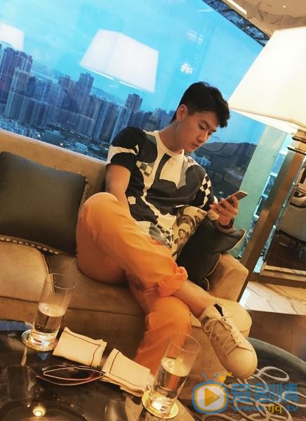 李柄辉生活照 李柄辉高清写真_李柄辉高清剧照