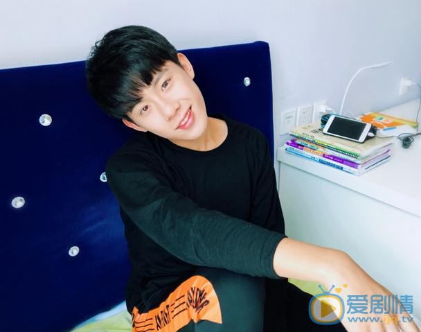 周奇生活照 周奇高清写真_周奇高清剧照