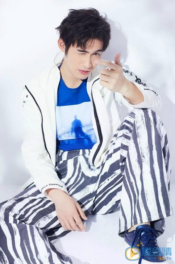 张彬彬杂志写真 张彬彬高清写真_张彬彬高清剧照