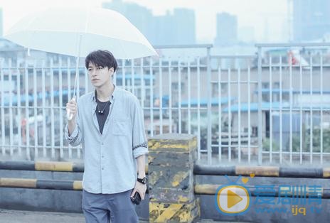 范晓东雨中写真 范晓东高清写真_范晓东高清剧照