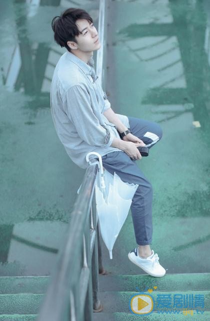 范晓东雨中写真 范晓东高清写真_范晓东高清剧照