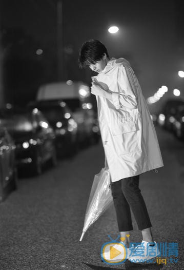 范晓东夜色街头写真 范晓东高清写真_范晓东高清剧照