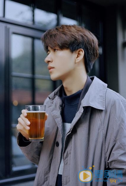范晓东侧颜写真 范晓东高清写真_范晓东高清剧照