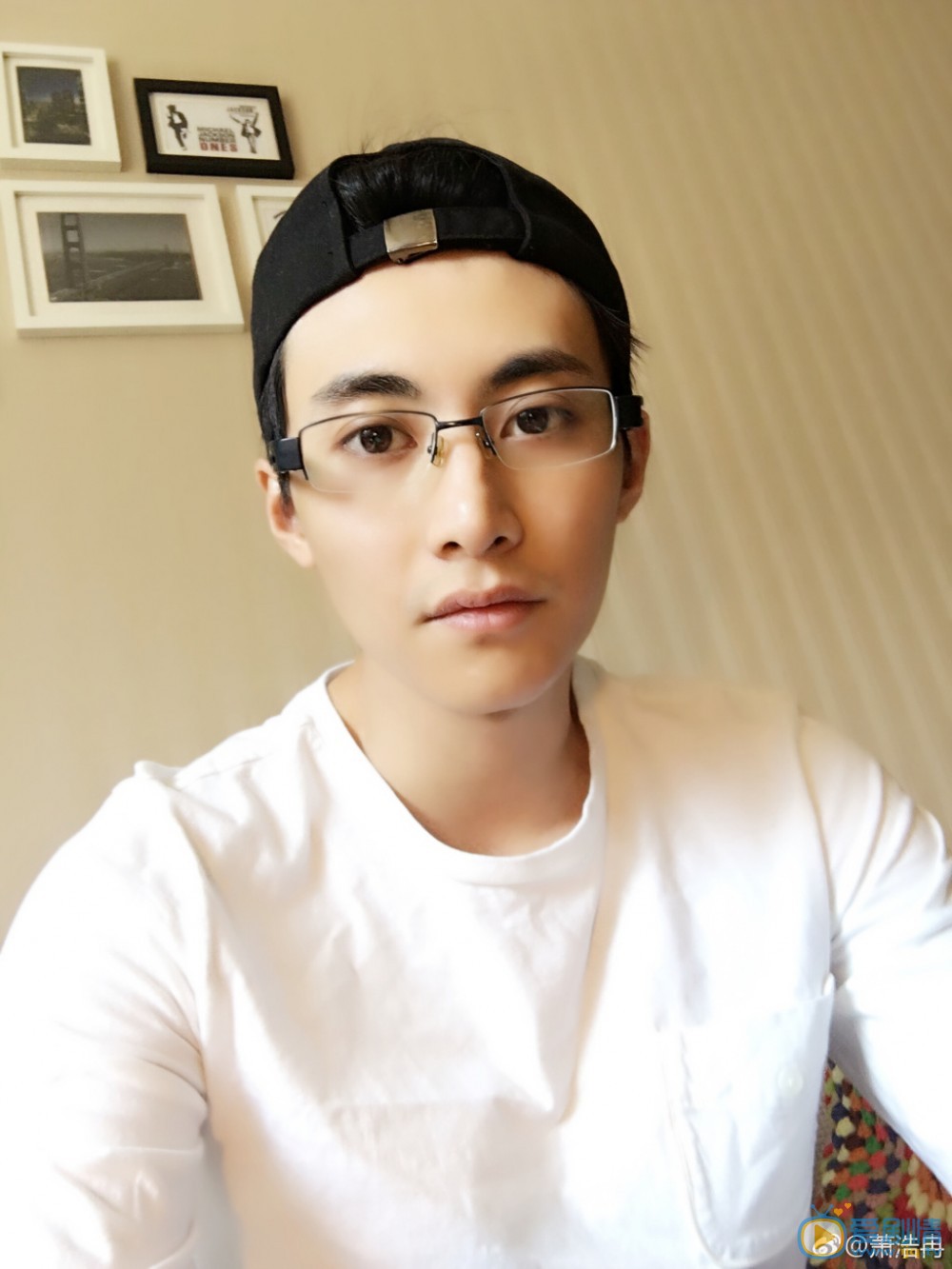 浮出水面凌小松扮演者萧浩冉写真生活照