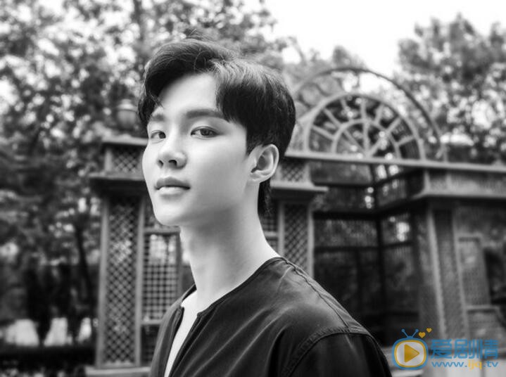 周彦辰时尚街拍 周彦辰高清写真_周彦辰高清剧照