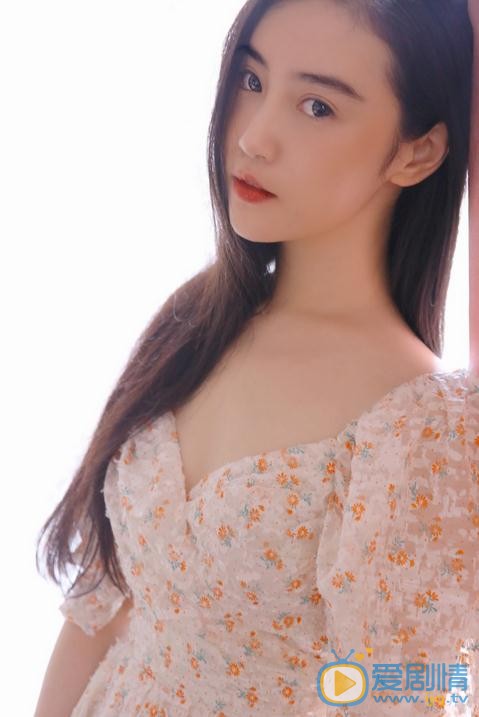张辛苑碎花写真 张辛苑高清写真_张辛苑高清剧照