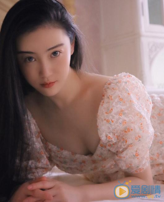 张辛苑碎花写真 张辛苑高清写真_张辛苑高清剧照