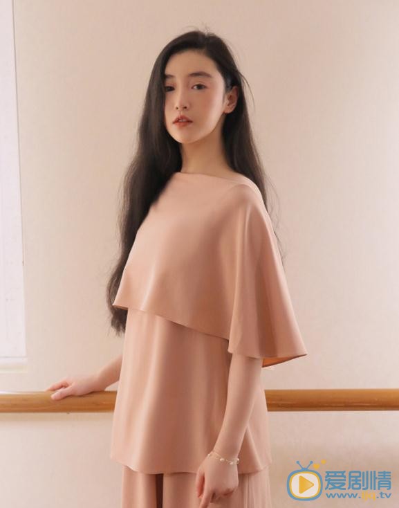 张辛苑粉色写真 张辛苑高清写真_张辛苑高清剧照