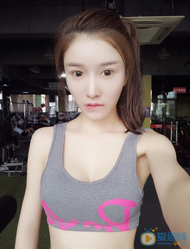 李艾瑾卖萌照 李艾瑾高清写真_李艾瑾高清剧照