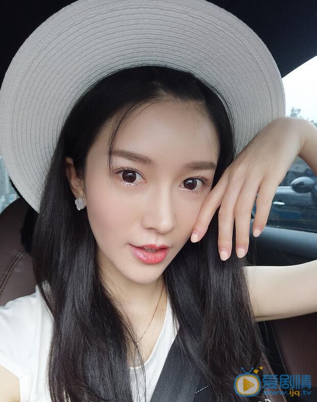 李艾瑾卖萌照 李艾瑾高清写真_李艾瑾高清剧照