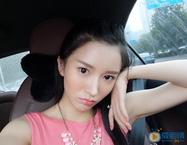 李艾瑾卖萌照 李艾瑾高清写真_李艾瑾高清剧照