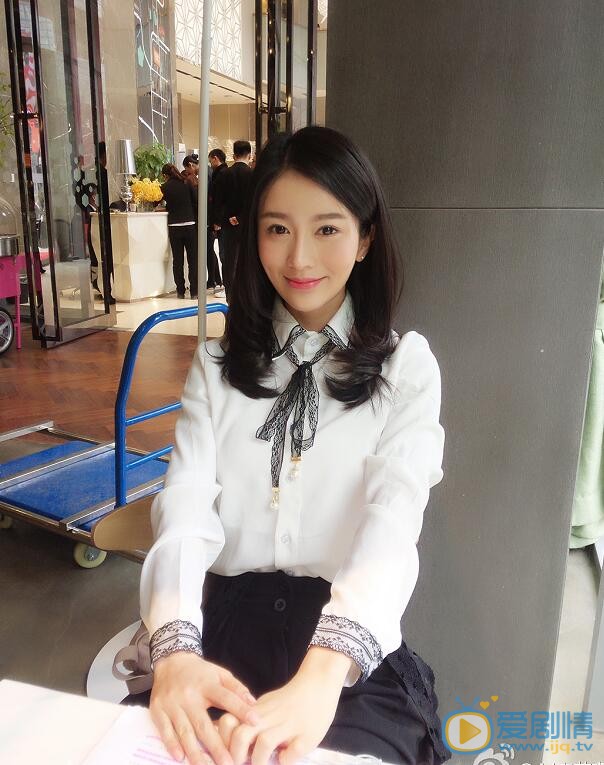 李艾瑾卖萌照 李艾瑾高清写真_李艾瑾高清剧照