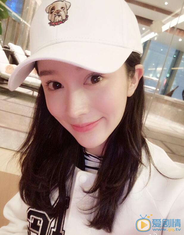 李艾瑾卖萌照 李艾瑾高清写真_李艾瑾高清剧照