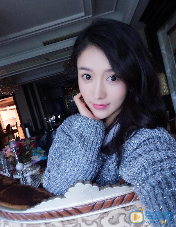 李艾瑾卖萌照 李艾瑾高清写真_李艾瑾高清剧照