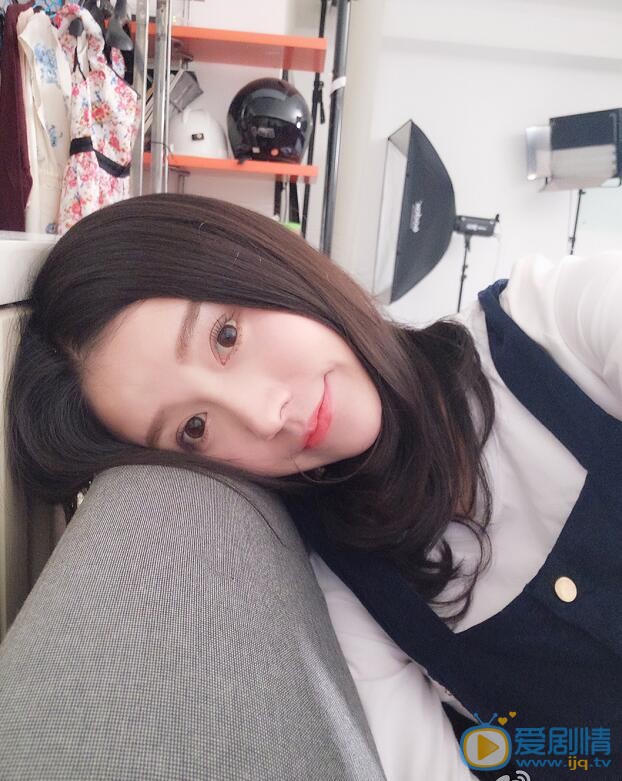 李艾瑾卖萌照 李艾瑾高清写真_李艾瑾高清剧照