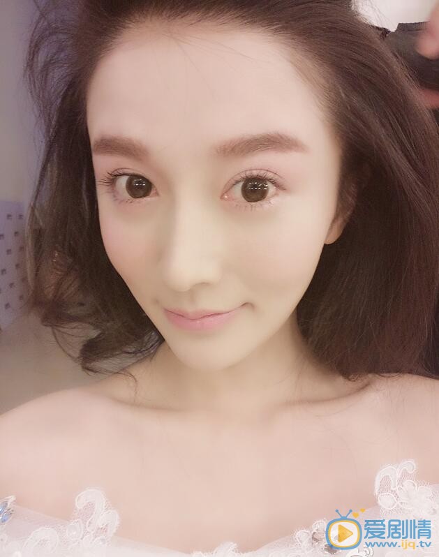 李艾瑾卖萌照 李艾瑾高清写真_李艾瑾高清剧照