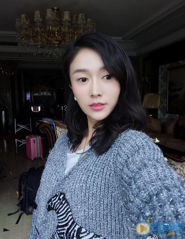 李艾瑾卖萌照 李艾瑾高清写真_李艾瑾高清剧照