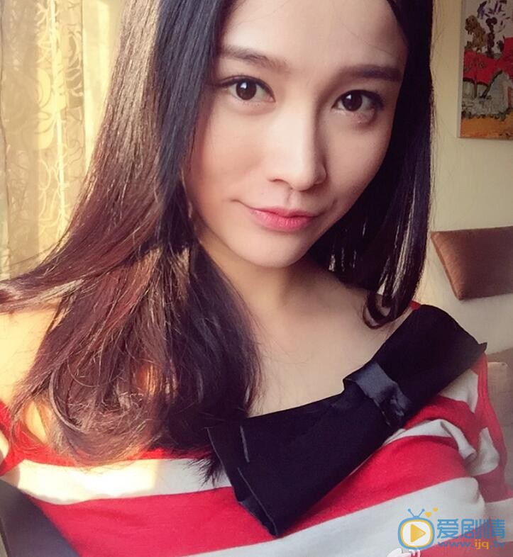 李艾瑾卖萌照 李艾瑾高清写真_李艾瑾高清剧照