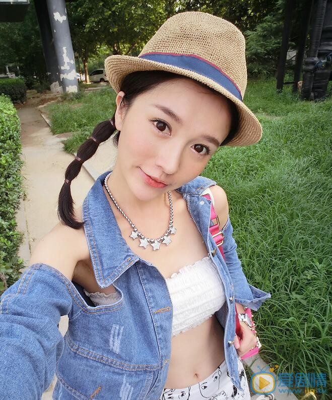 李艾瑾卖萌照 李艾瑾高清写真_李艾瑾高清剧照