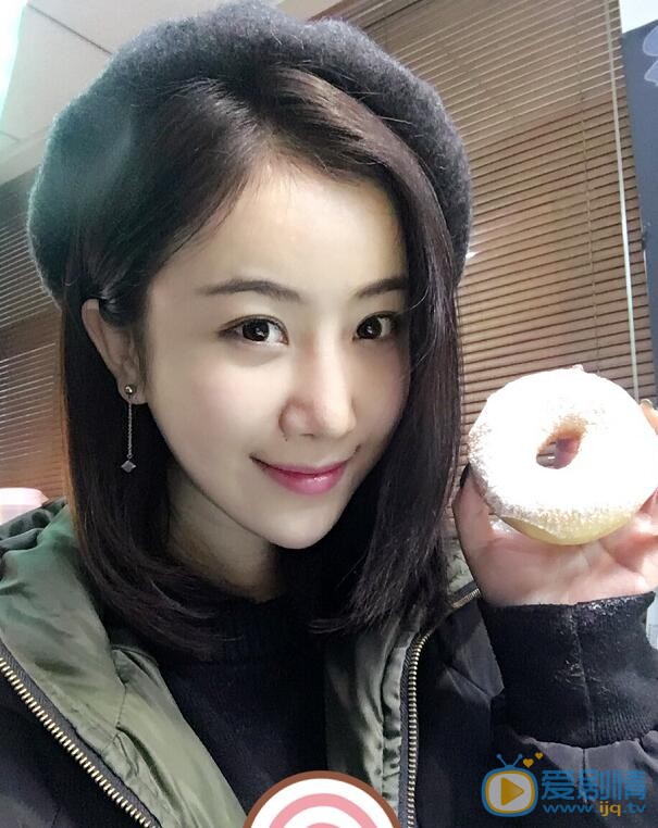 李思琪卖萌照 李思琪高清写真_李思琪高清剧照