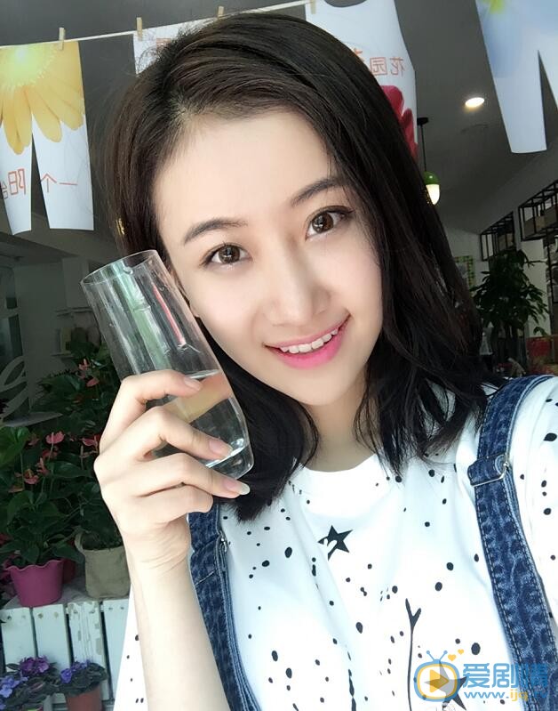 李思琪卖萌照 李思琪高清写真_李思琪高清剧照
