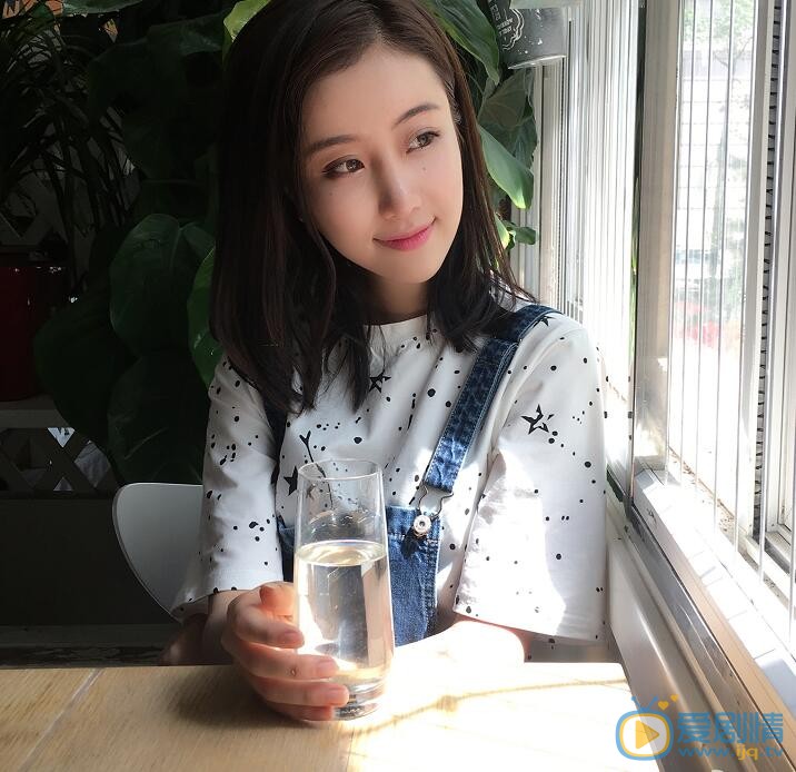 李思琪卖萌照 李思琪高清写真_李思琪高清剧照